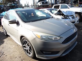 2016 Ford Focus SE Gold 2.0L AT #F24560